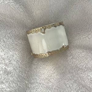 Elegant staple bracelet with enamel cream gold and crystals